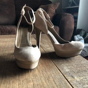 Gianni Bini high heels